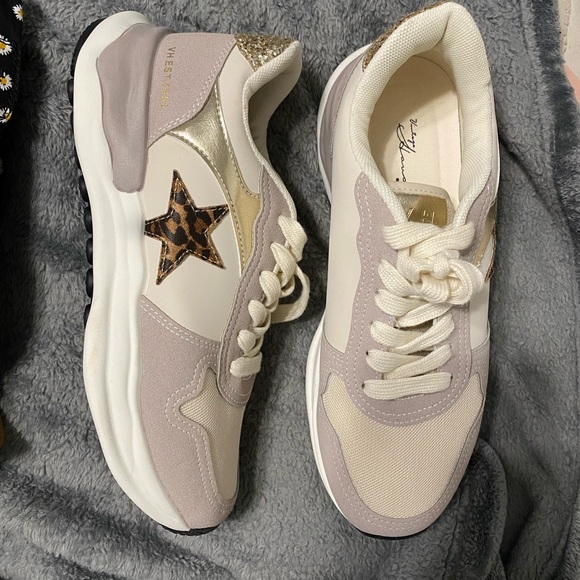 Women’s Clothing Lot - Picture 6 of 9